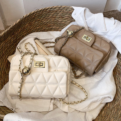 Diamond Pattern Chain Shoulder Bag